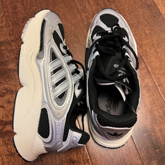 Adidas men’s Ozmillen sneakers - Picture 8 of 9